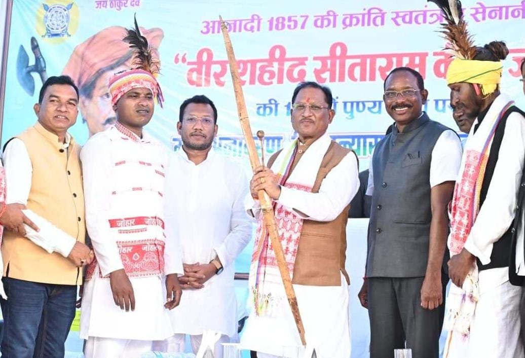 मुख्यमंत्री विष्णु देव साय ने कटघोरा में कंवर समाज सम्मेलन में की शहीद सीताराम कंवर की प्रतिमा स्थापना, समाज के विकास और शिक्षा पर जोर, करोड़ों की घोषणाओं का किया ऐलान 1 IMG 20251010 WA0002