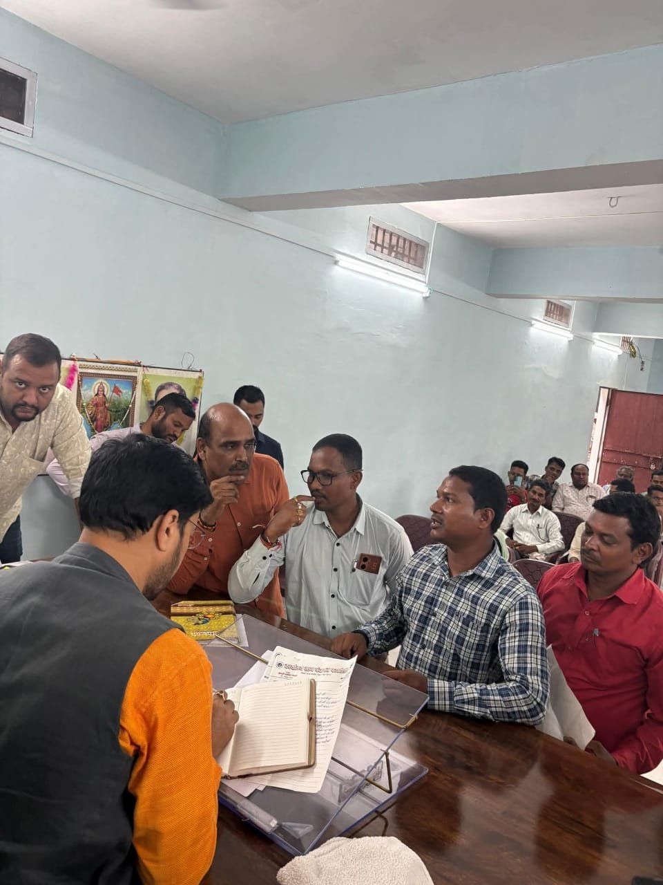 धरसींवा: विधायक अनुज शर्मा ने जनदर्शन में सुनी जनता की समस्याएं, कई मामलों का किया तत्काल निराकरण 1 IMG 20251010 WA0044