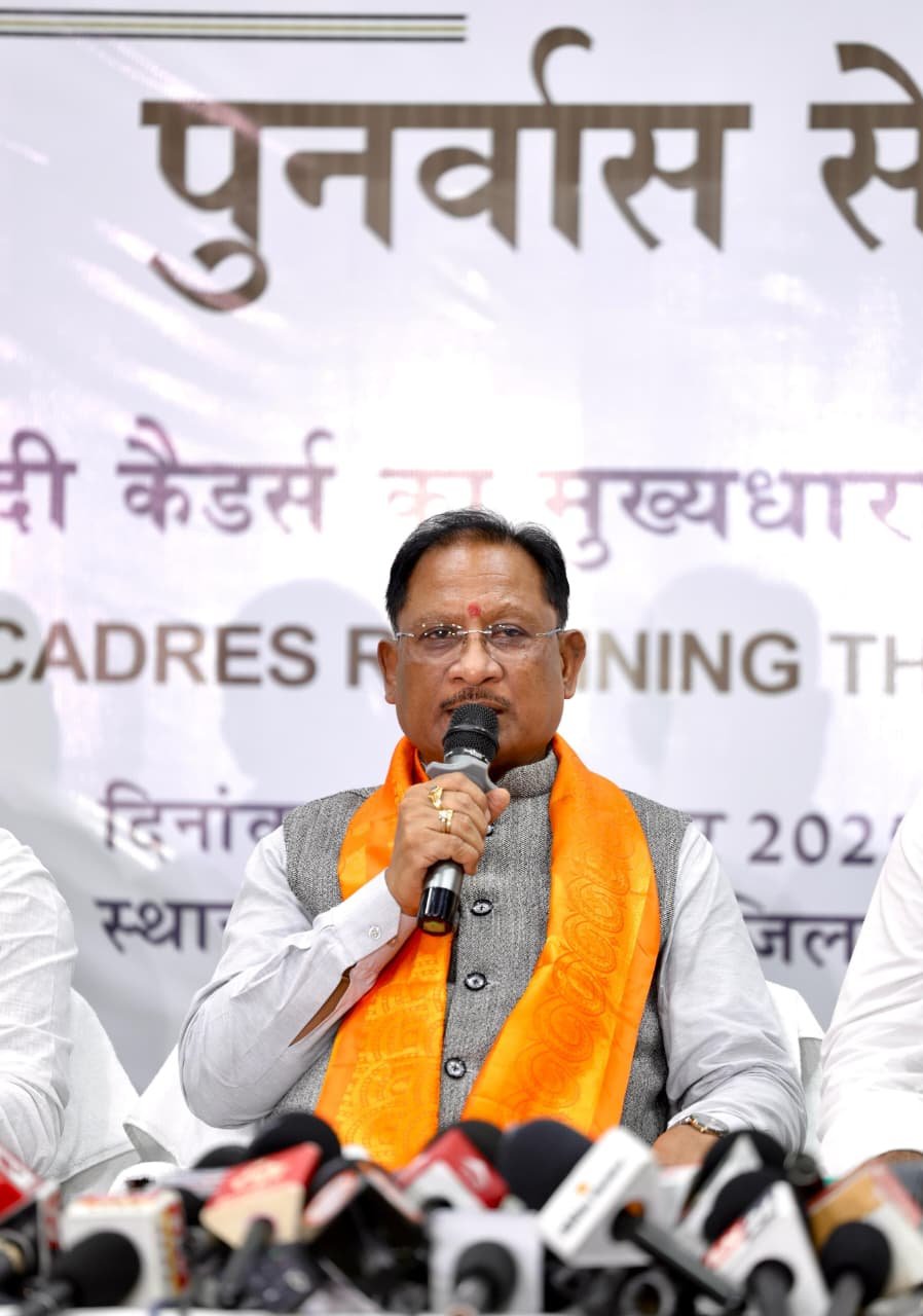 मुख्यधारा में लौटे माओवादी कैडर — बस्तर में शांति, विश्वास और विकास की नई सुबह : मुख्यमंत्री विष्णु देव साय 1 IMG 20251018 WA0005
