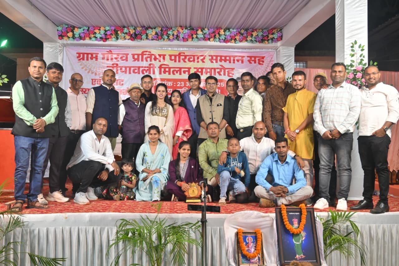 कोलर में दीपावली का महा उत्सव: मंत्री गुरु खुशवंत सिंह की घोषणा, मेधावी छात्रों का सम्मान और कवियों की धमाकेदार प्रस्तुति से गूंजा गांव 1 IMG 20251026 WA0036