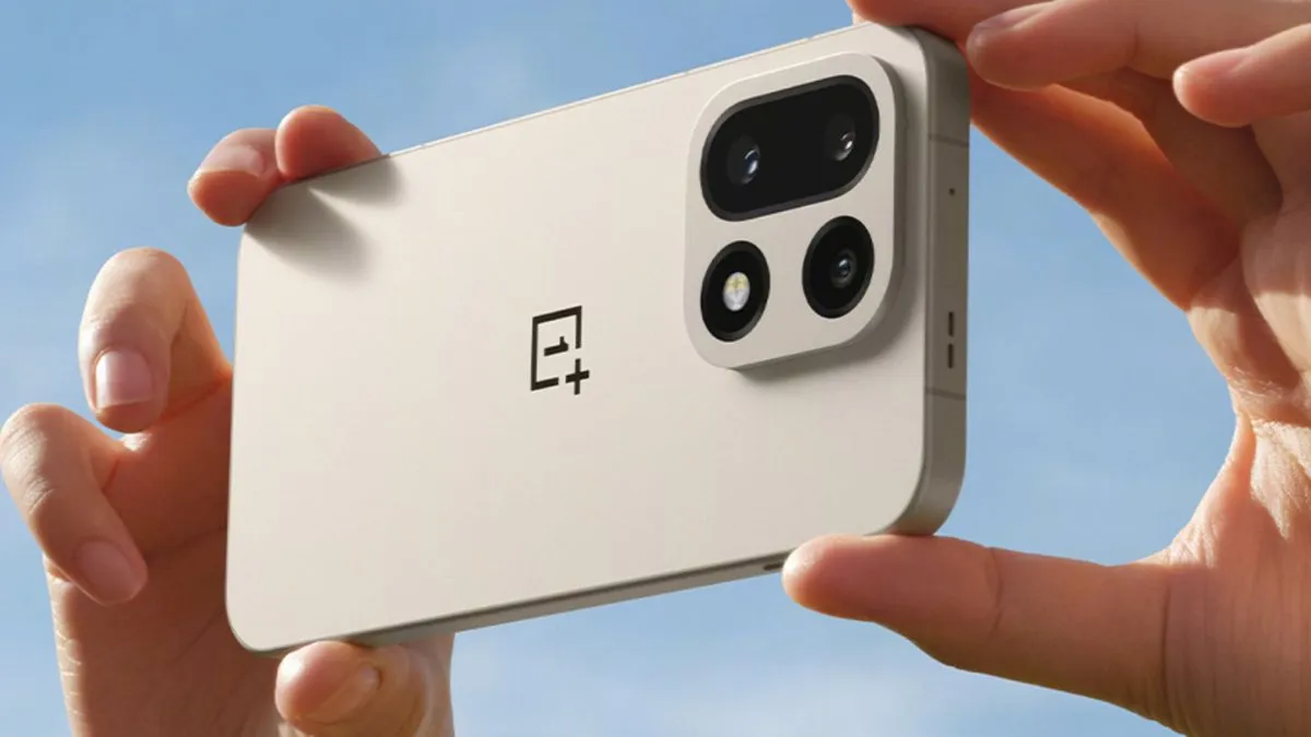 OnePlus 15 लॉन्च! 165Hz डिस्प्ले और 7,300mAh बैटरी के साथ धमाल, कीमत जानकर चौंक जाएंगे! 1 OnePlus 15 launched 1761634573347