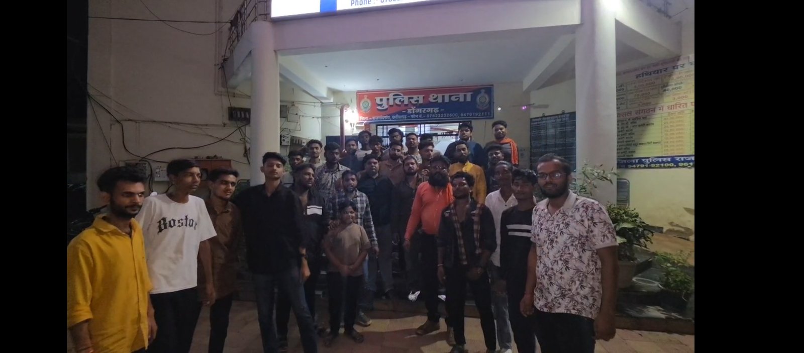 Dongargarh Breaking: रेलवे स्टेशन के पास खुलेआम पकाया जा रहा था गौमांस, बजरंग दल की छापेमारी में दो आरोपी रंगे हाथों गिरफ्तार, पुलिस की निष्क्रियता पर सवाल 1 Screenshot 2025 10 15 14 56 36 615 com.android.chrome