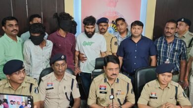 24 घंटे में पुलिस की बड़ी सफलता: जनपद उपाध्यक्ष नितेश सिंह पर फायरिंग करने वाले गिरोह का पर्दाफाश, 7 आरोपी हवालात में 4 WhatsApp Image 2025 10 29 at 9.54.11 PM