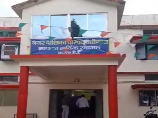 कमीशनखोरी का काला खेल! अहिवारा CMO ने मांगे 50%… कलेक्टर ने बिठाई जांच 1 image 20 1761739351