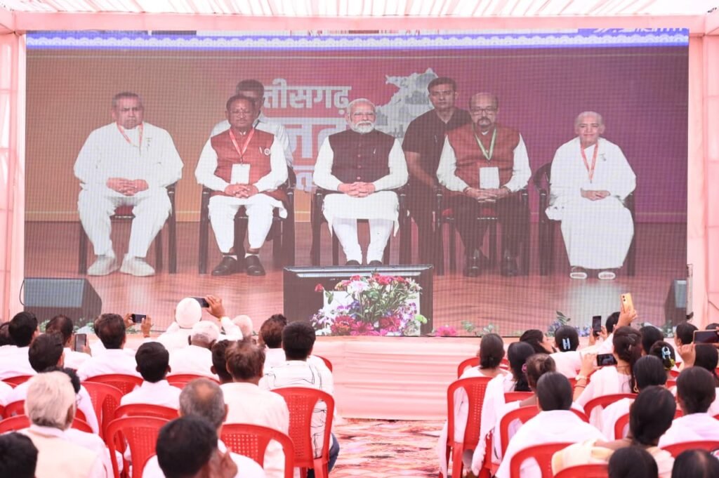 PM Modi: "With the mantra of Chhattisgarh’s development lies the nation’s progress, we are moving towards a developed India" 2 1002718837