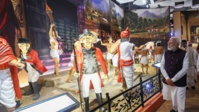 छत्तीसगढ़ की रजत जयंती पर प्रधानमंत्री नरेंद्र मोदी ने किया शहीद वीर नारायण सिंह संग्रहालय का उद्घाटन, कहा—आदिवासी वीरों का पराक्रम आने वाली पीढ़ियों को करेगा प्रेरित 5 1002721109