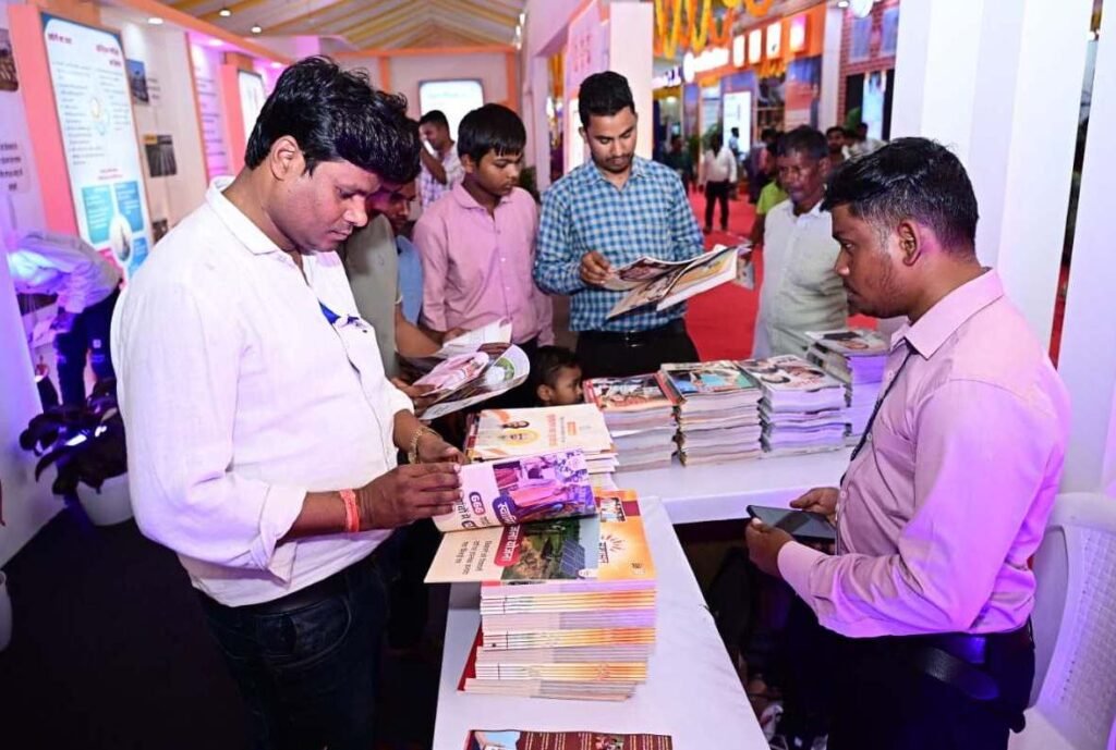 राज्योत्सव में जनसम्पर्क विभाग की फोटो प्रदर्शनी बनी आकर्षण का केंद्र, लोगों ने की जमकर सराहना 2 1002727853