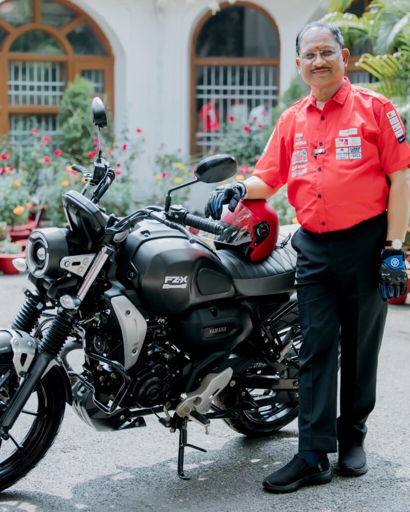 मुख्यमंत्री विष्णुदेव साय ने बाइक चलाकर युवाओं को दिया सुरक्षित ड्राइविंग का संदेश — रायपुर में 8-9 नवम्बर को होगा एमआरएफ नेशनल सुपरक्रॉस चैम्पियनशिप 2025 का भव्य आयोजन 2 1002734493