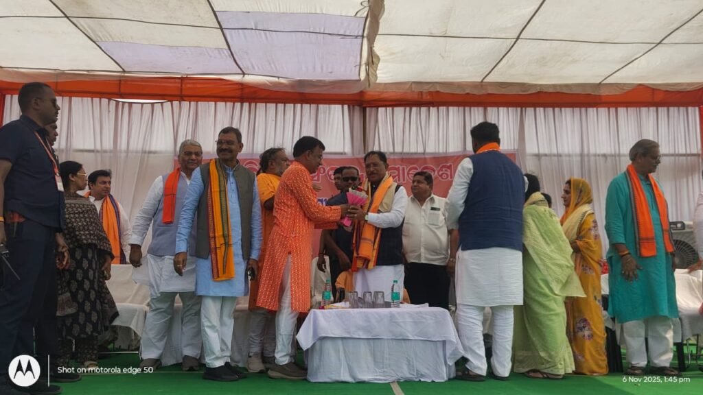 नुआपाड़ा में गरजे मुख्यमंत्री विष्णुदेव साय — बोले, ‘उत्तम ओड़िशा’ बनेगा, मोदी के नेतृत्व में आदिवासी समाज नई उड़ान भर रहा है 2 1002754146