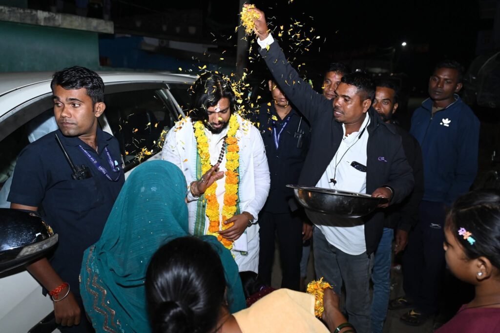 नुआपाड़ा उपचुनाव में मंत्री गुरु खुशवंत साहेब ने भरी हुंकार, जय ढोलकिया के समर्थन में उमड़ा जनसैलाब 3 1002765508