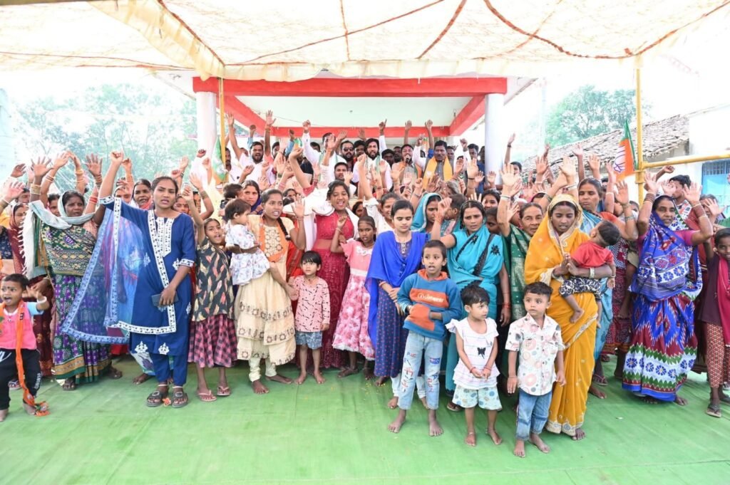 नुआपाड़ा उपचुनाव में मंत्री गुरु खुशवंत साहेब ने भरी हुंकार, जय ढोलकिया के समर्थन में उमड़ा जनसैलाब 5 1002765523