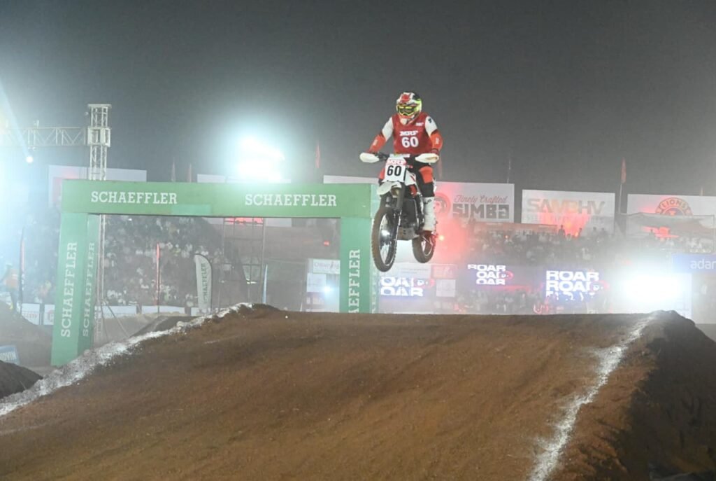 रफ्तार का जश्न रायपुर में : राष्ट्रीय सुपरक्रॉस बाइक रेसिंग चैंपियनशिप-2025 में गूंजा युवाओं का जोश, CM विष्णु देव साय बोले — “जीवन अनमोल है, हेलमेट पहनें, जिम्मेदार बनें” 5 1002774089