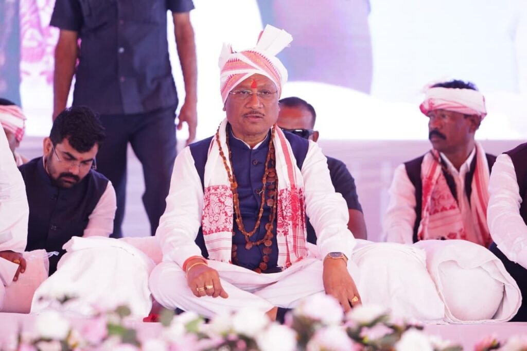 बस्तर में बिरसा मुंडा जयंती पर उमड़ा जनसमुद्र: मुख्यमंत्री साय बोले—जनजातीय विकास के लिए सरकार पूरी तरह संकल्पित 4 1002814143