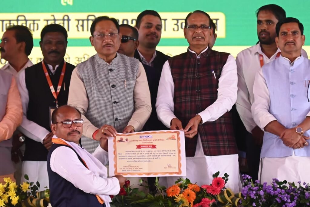 पीएम किसान सम्मान निधि की 21वीं किस्त जारी, 25 लाख किसानों के खाते में 500 करोड़ रुपये, 2,225 करोड़ की ग्रामीण सड़क परियोजनाओं और मखाना बोर्ड का विस्तार 4 1002838694