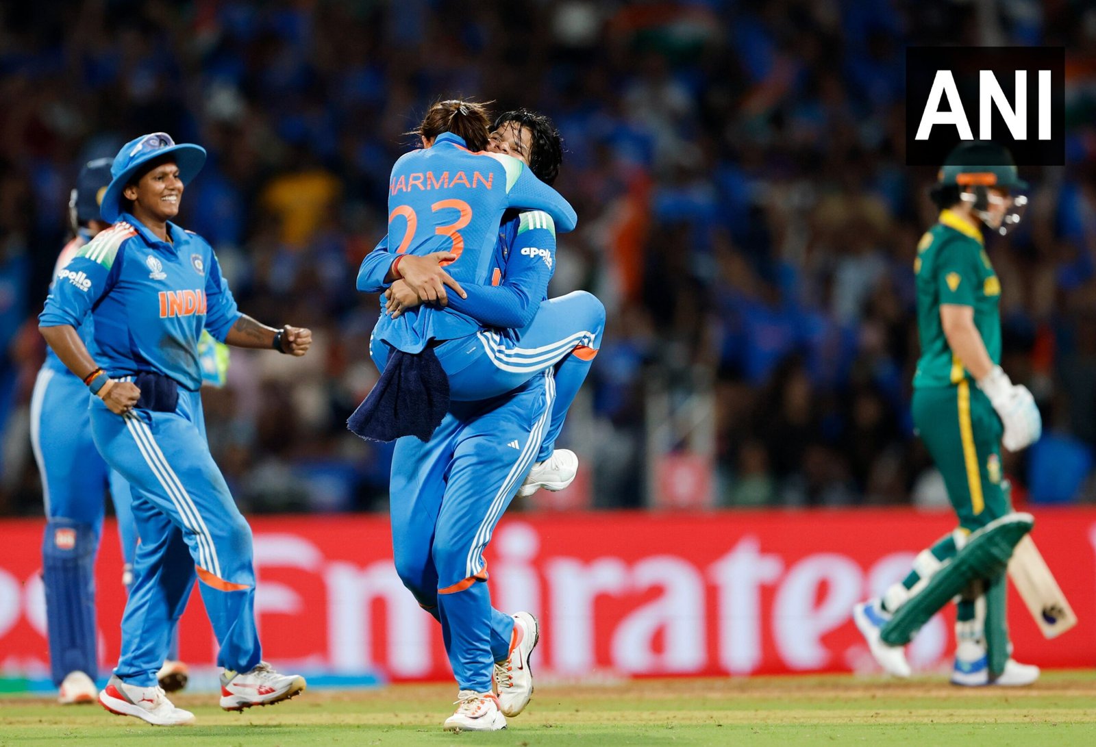 भारत ने रचा इतिहास: महिला टीम पहली बार बनी विश्व चैंपियन, फाइनल में दक्षिण अफ्रीका को 52 रन से हराया 1 20251103 001221 scaled