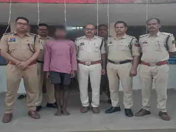 मरवाही में दरिंदगी: 10 साल के बच्चे से कुकर्म के बाद हत्या, बुआ के बेटे ने साड़ी के फंदे से लटकाया शव 1 21ef6fd4 2273 4902 a5de 6f6d1f919f2b 1762530635