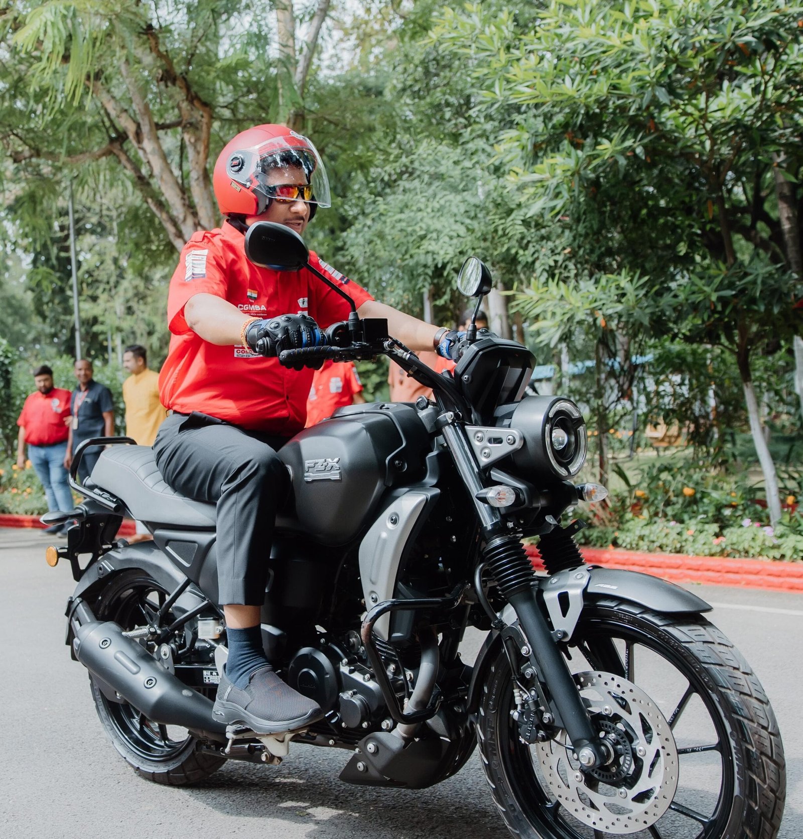 मुख्यमंत्री विष्णुदेव साय ने बाइक चलाकर युवाओं को दिया सुरक्षित ड्राइविंग का संदेश — रायपुर में 8-9 नवम्बर को होगा एमआरएफ नेशनल सुपरक्रॉस चैम्पियनशिप 2025 का भव्य आयोजन 1 IMG 20251103 WA0070 scaled