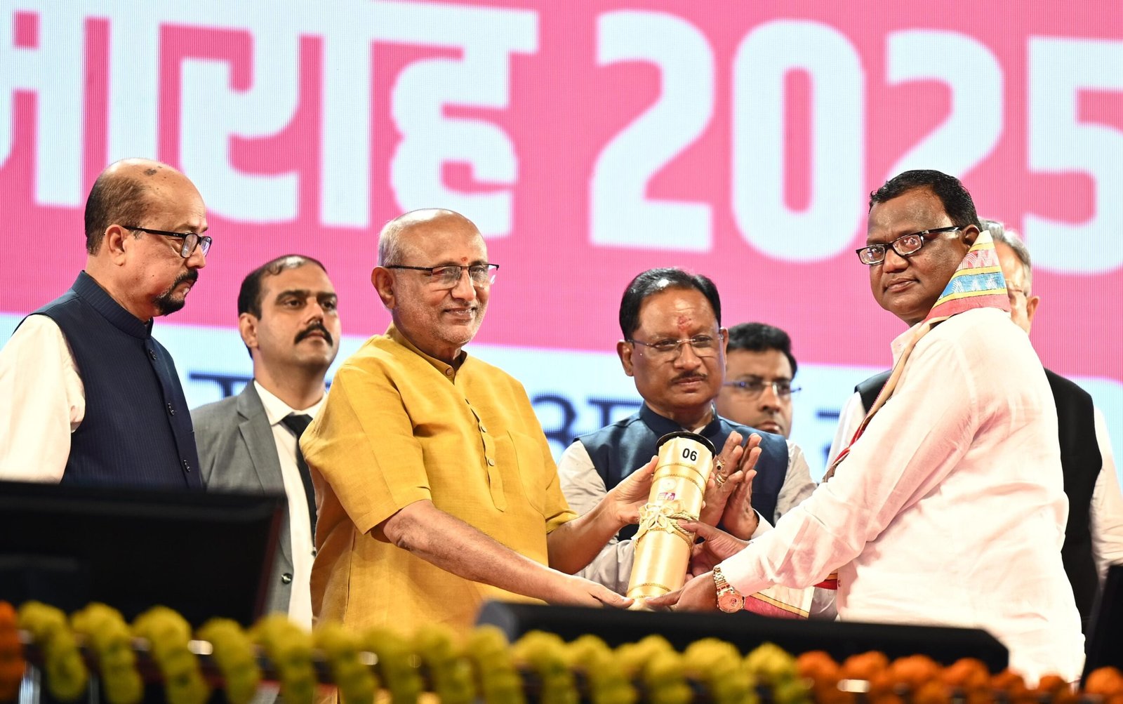 रजत महोत्सव समापन पर उपराष्ट्रपति राधाकृष्णन बोले – अब छत्तीसगढ़ की नई पहचान विकास और विश्वास है, न कि भय और हिंसा 1 IMG 20251105 WA0072 scaled