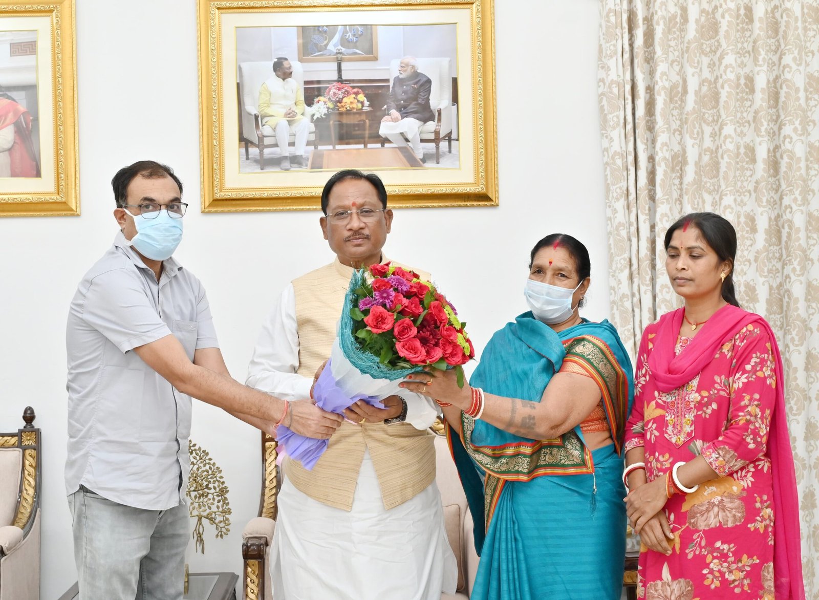 मुख्यमंत्री विशेष स्वास्थ्य सहायता योजना बनी जनजीवन की संजीवनी — जशपुर के गणेशराम का किडनी ट्रांसप्लांट हुआ सफल, मां ने दी नई ज़िंदगी 1 IMG 20251108 WA0042 scaled