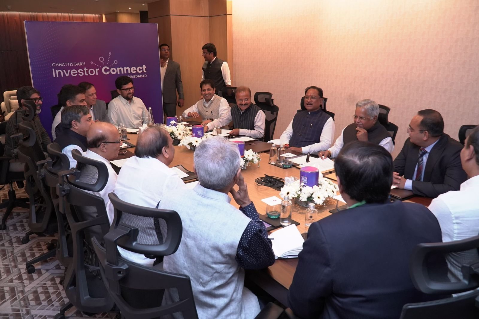 अहमदाबाद में इन्वेस्टर कनेक्ट: टेक्सटाइल उद्योग ने छत्तीसगढ़ में निवेश की जताई रुचि, मुख्यमंत्री से की मुलाकात 1 IMG 20251111 WA0030