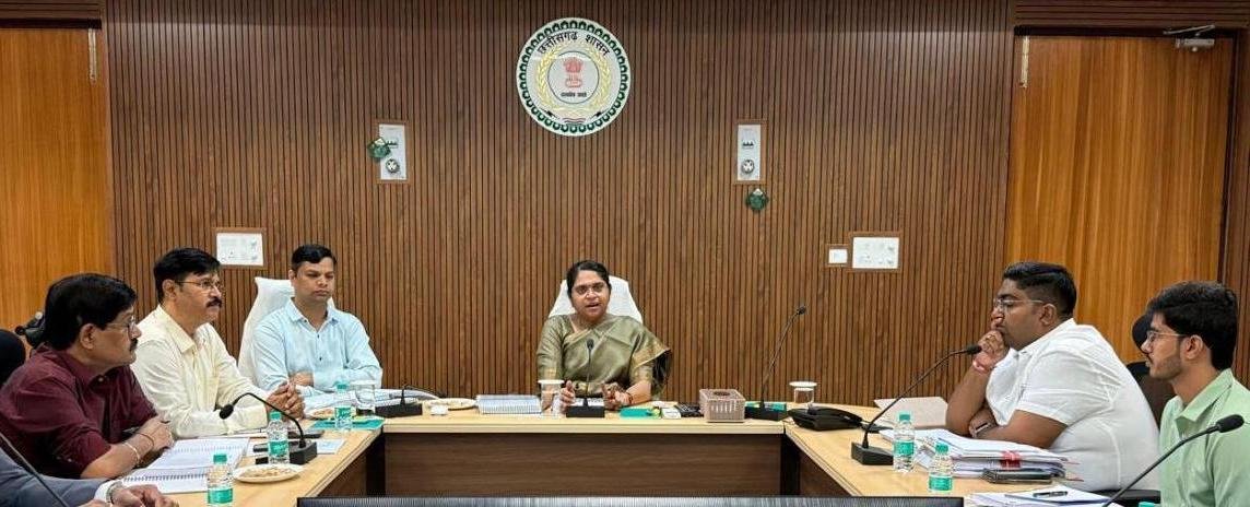 आबकारी विभाग की समीक्षा बैठक: 12,500 करोड़ के राजस्व लक्ष्य पर फोकस, अवैध मदिरा कारोबार पर होगी कड़ी कार्रवाई 1 IMG 20251114 WA0000