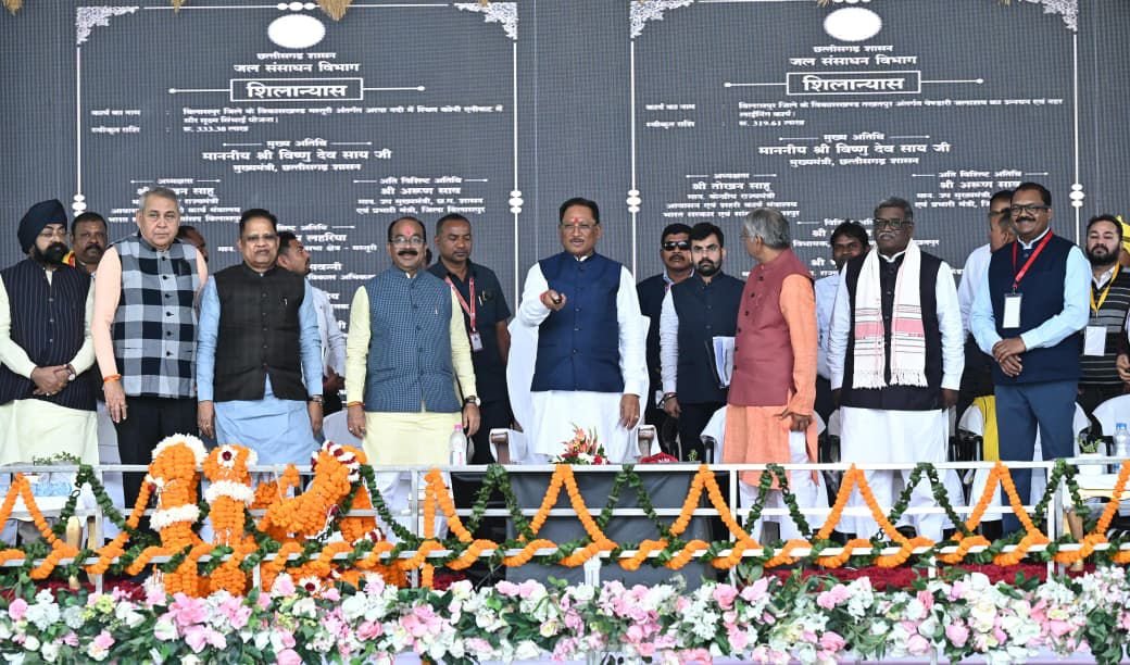 बिलासपुर को 329 करोड़ की मेगा सौगात: CM विष्णुदेव साय ने एक साथ 47 विकास कार्यों का किया लोकार्पण-भूमिपूजन 1 IMG 20251115 WA0038