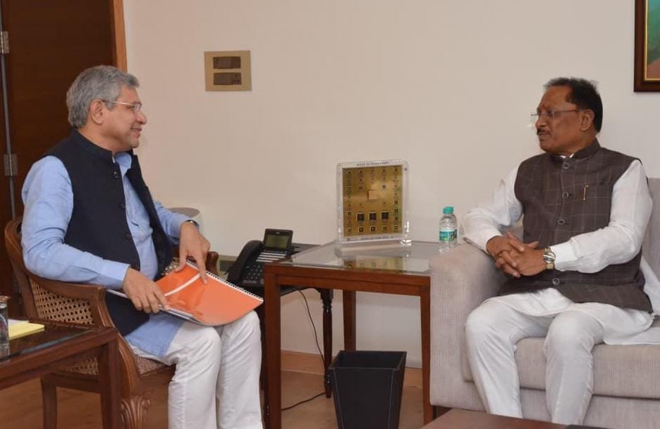 दिल्ली में CM विष्णुदेव साय की बड़ी पहल: रेल मंत्री अश्विनी वैष्णव से मुलाक़ात, छत्तीसगढ़ को मिलेगी सुपरफास्ट कनेक्टिविटी की सौगात 1 IMG 20251125 WA0061