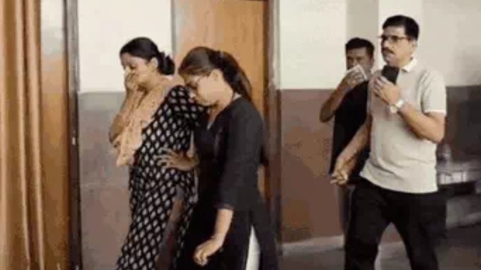 मेडिकल कॉलेज स्कैम में ED की मेगा रेड: 10 राज्यों में धावा, 7 कॉलेजों पर शिकंजा, 55 लाख की रिश्वत का भंडाफोड़ 1 image editor output image 382444819 1764239994756