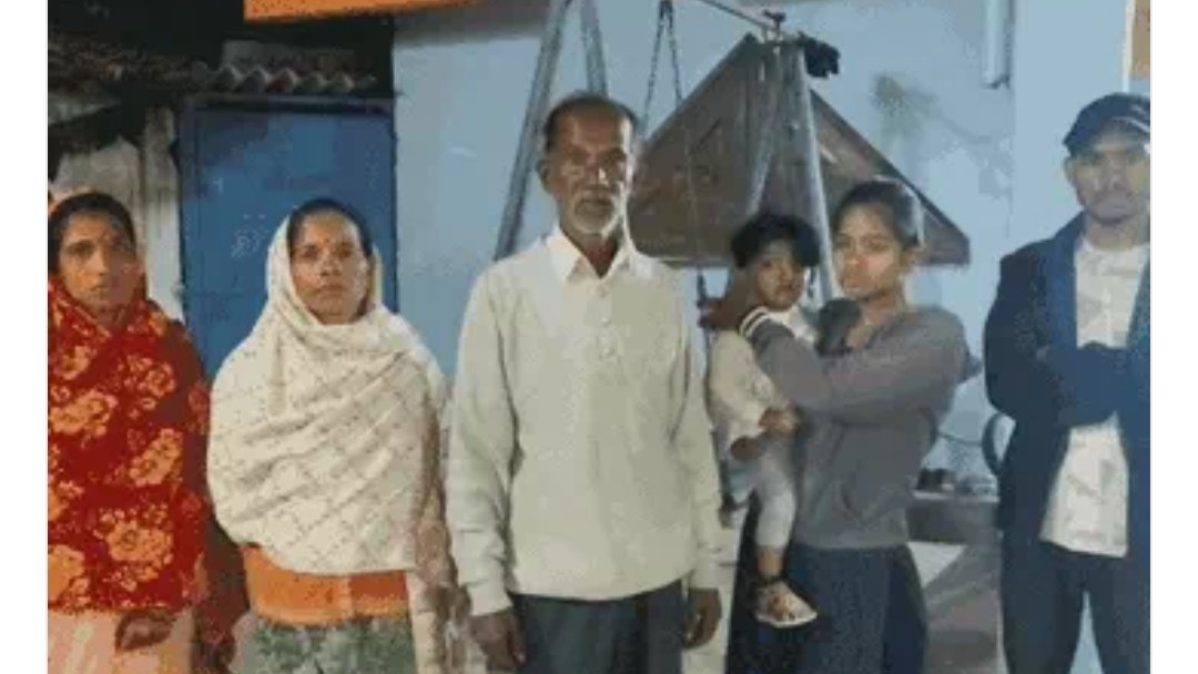 Breaking: Armed gang raids farmer’s home in Korba : कोरबा में 15 हथियारबंद डकैतों ने किसान के घर की डकैती, बेटी की शादी के पैसे और जेवरात लूटे : परिवार बंधक बनाकर धमकाया 1 image editor output image 966436190 1763114590233