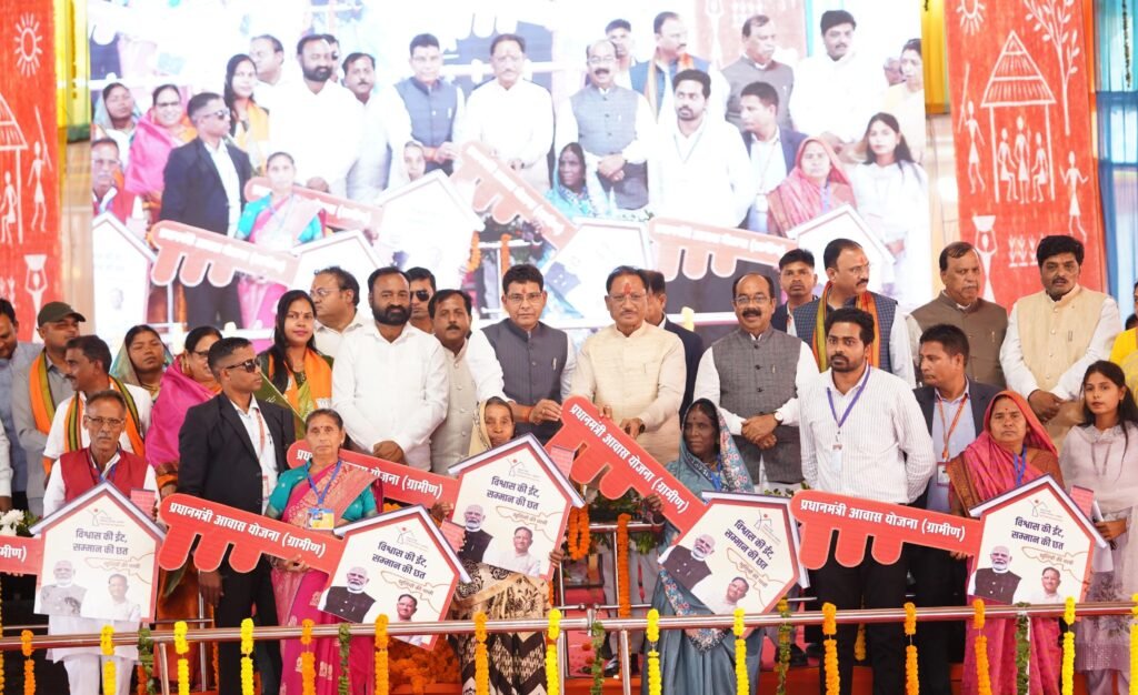 CG में सुहेला को मिली 195 करोड़ की सौगात : 1073 हितग्राहियों को मिला नया मकान — सीएम साय बोले: ‘मोदी की हर गारंटी पूरी कर रही सरकार’ 2 1002935564