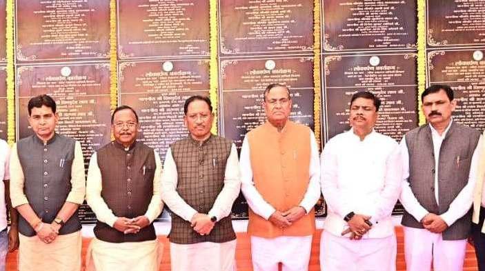 सोनाखान में सीएम विष्णुदेव साय की 101 करोड़ की मेगा सौगात: बस सेवा शुरू करने से लेकर नए स्वास्थ्य केंद्र और सियान सदन निर्माण तक कई बड़ी घोषणाएं 2 1002976150