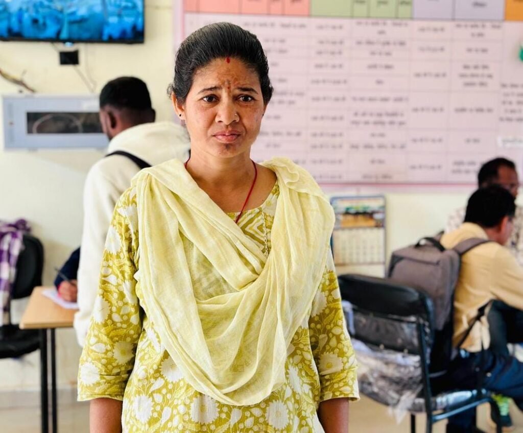 नक्सलवाद से नवजीवन तक: सुकमा में आत्मसमर्पित माओवादियों को 5G स्मार्टफोन और मेसन किट, पुनर्वास नीति ने बदली तक़दीर 4 1003017080