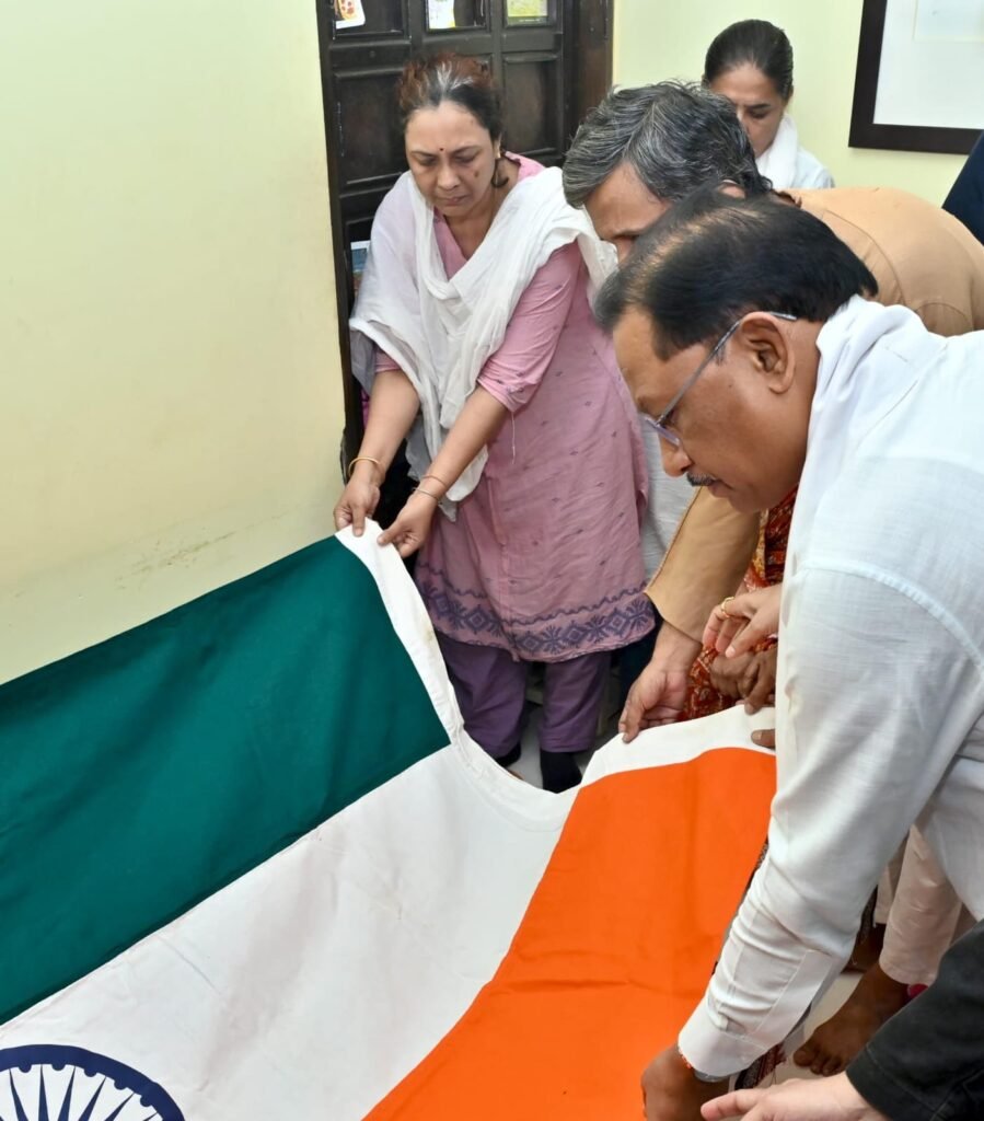 Jnanpith Award recipient Vinod Kumar Shukla cremated with full state honours 2 1003056070 1