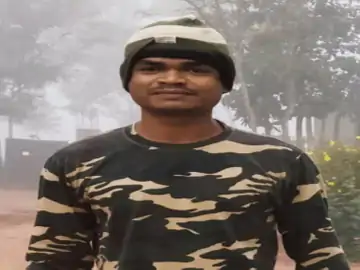 नारायणपुर में जिला बल का जवान सर्विस राइफल से खुदकुशी : ड्यूटी के दौरान मौत, 7 दिन में दूसरा मामला 1 1334bd21 1f35 4bd8 bd03 d18663227ee8 1 1 1766677760