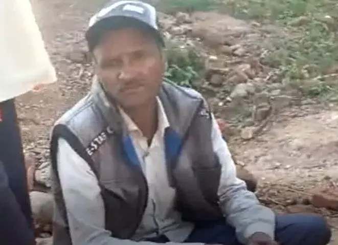 बलरामपुर में शिक्षक पर गंभीर आरोप : अश्लील हरकतों से ग्रामीण महिलाएँ परेशान, वीडियो वायरल 1 5125553 untitled 7 copy