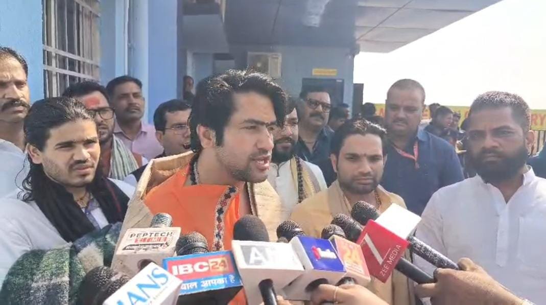 रायपुर BREAKING: भिलाई में हनुमान कथा से पहले धीरेंद्र कृष्ण शास्त्री का बड़ा बयान, बोले– “हिंदू एक नहीं हुए तो बांग्लादेश जैसी हालत तय” 1 IMG 20251225 WA0014