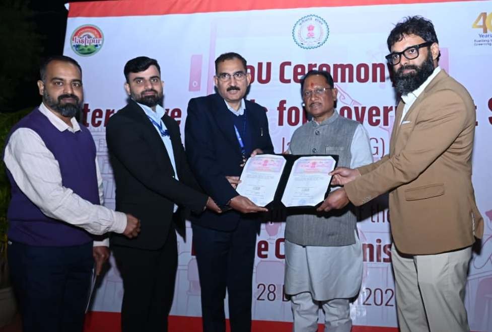 CM विष्णुदेव साय की मौजूदगी में जशपुर के स्कूलों को मिली डिजिटल उड़ान, 5 करोड़ से 206 स्मार्ट पैनल लगेंगे 1 IMG 20251229 WA0008