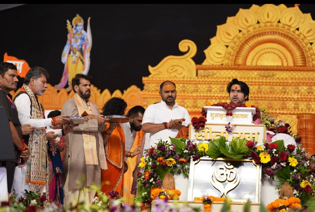 भिलाई में उमड़ा आस्था का महासागर : हनुमंत कथा के समापन पर लाखों श्रद्धालुओं ने लिया बागेश्वर पीठ का आशीर्वाद 1 IMG 20251230 WA0007