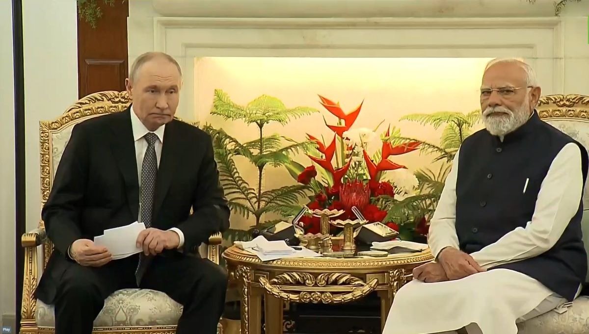 भारत-रूस शिखर वार्ता: पुतिन के दौरे के दूसरे दिन PM मोदी बोले—'भारत न्यूट्रल नहीं, शांति के साथ है' 1 WhatsApp Image 2025 12 04 at 23.44.27