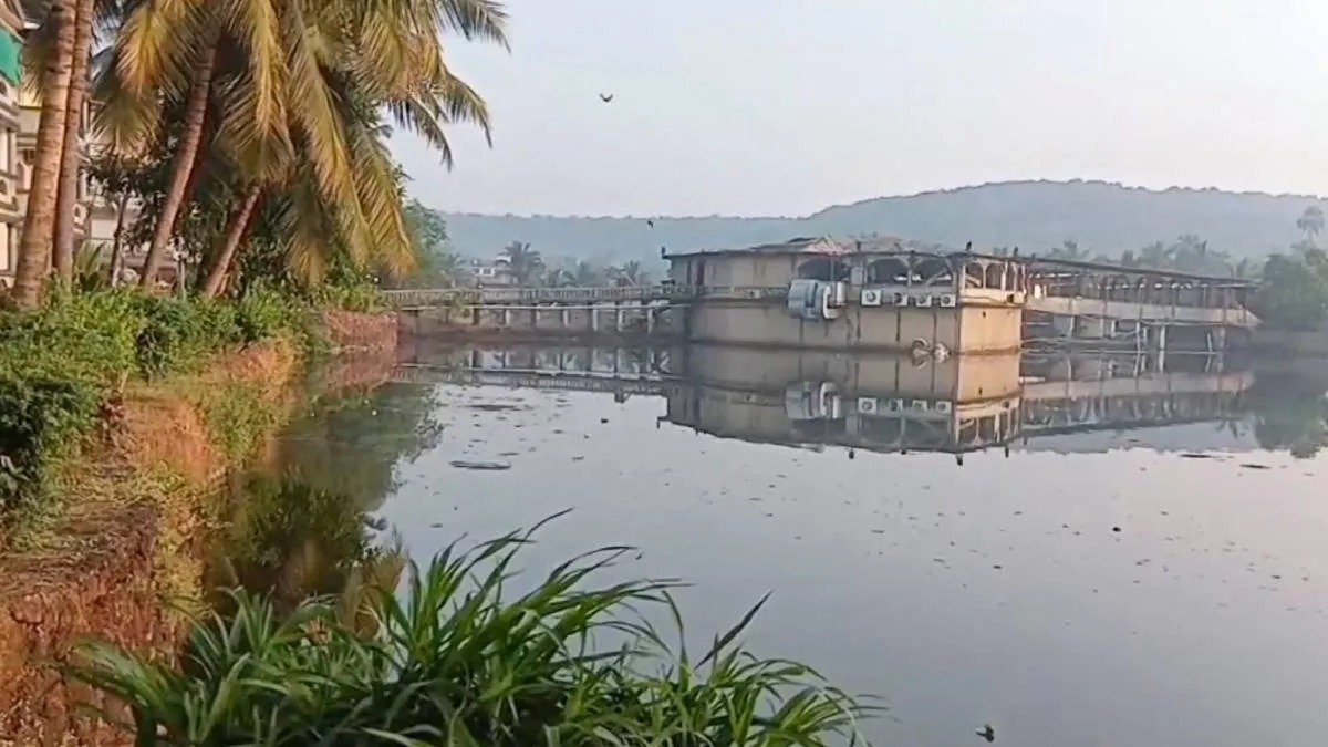 गोवा नाइट क्लब अग्निकांड: मुख्यमंत्री प्रमोद सावंत ने दिया कड़ा आदेश, अवैध क्लब होगा जमींदोज; मालिकों पर इंटरपोल की कार्रवाई तेज 1 WhatsApp Image 2025 12 09 at 03.21.29