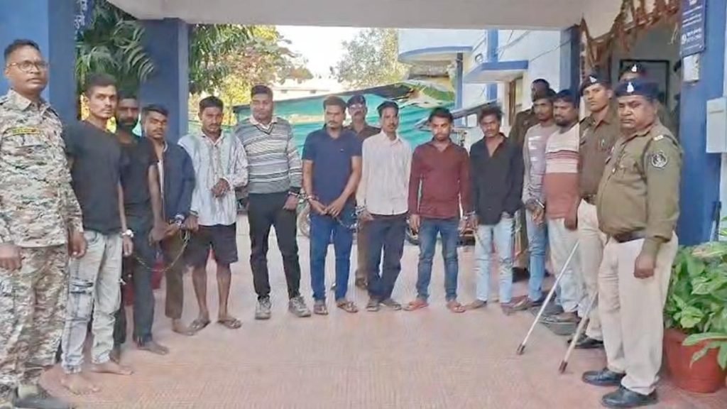 राजिम: पुरानी रंजिश में युवक की लाठी-डंडा और पत्थर से हत्या, पुलिस ने 24 घंटे में 11 आरोपियों को धरदबोचा 1 image 16 24 1024x576 1