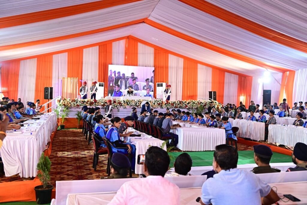 लोकतंत्र की पाठशाला बना नेशनल रोवर - रेंजर जंबूरी : युवा संसद में डॉ. रमन सिंह बने अध्यक्ष और बच्चे बने सांसद, लोकहित के मुद्दों पर हुई चर्चा 3 1003167833