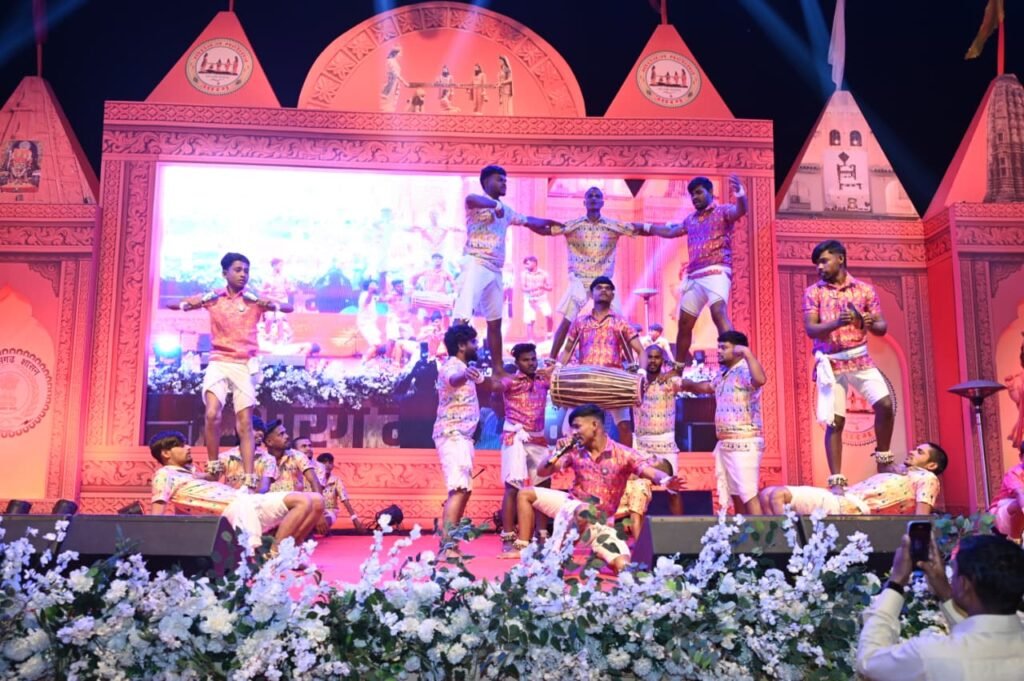 आरंग में संस्कृति और इतिहास का महाकुंभ!<div>राजा मोरध्वज महोत्सव–2026 का भव्य शुभारंभ,</div><div>टंकराम वर्मा ने किया दान और सत्यनिष्ठा का संदेश</div> 2 1003195900