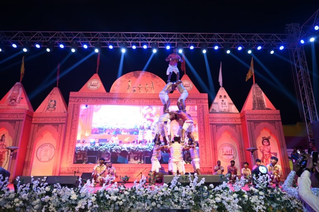 आरंग में संस्कृति और इतिहास का महाकुंभ!<div>राजा मोरध्वज महोत्सव–2026 का भव्य शुभारंभ,</div><div>टंकराम वर्मा ने किया दान और सत्यनिष्ठा का संदेश</div> 5 1003195912