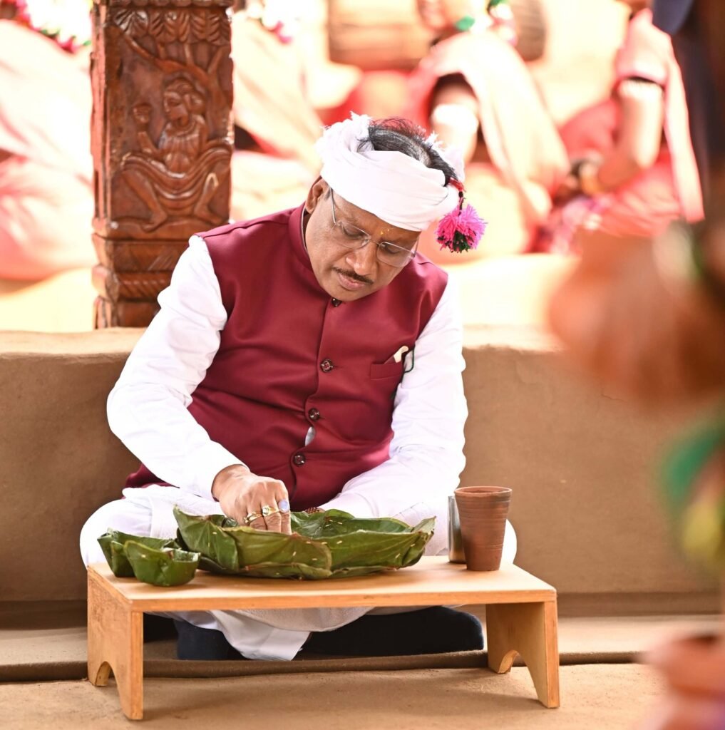 गढ़बेंगाल घोटुल: मुख्यमंत्री साय ने नई पीढ़ी को अपनी जड़ों से जोड़ने का किया भरोसा, आदिवासी संस्कृति का किया संरक्षण 3 1003292355