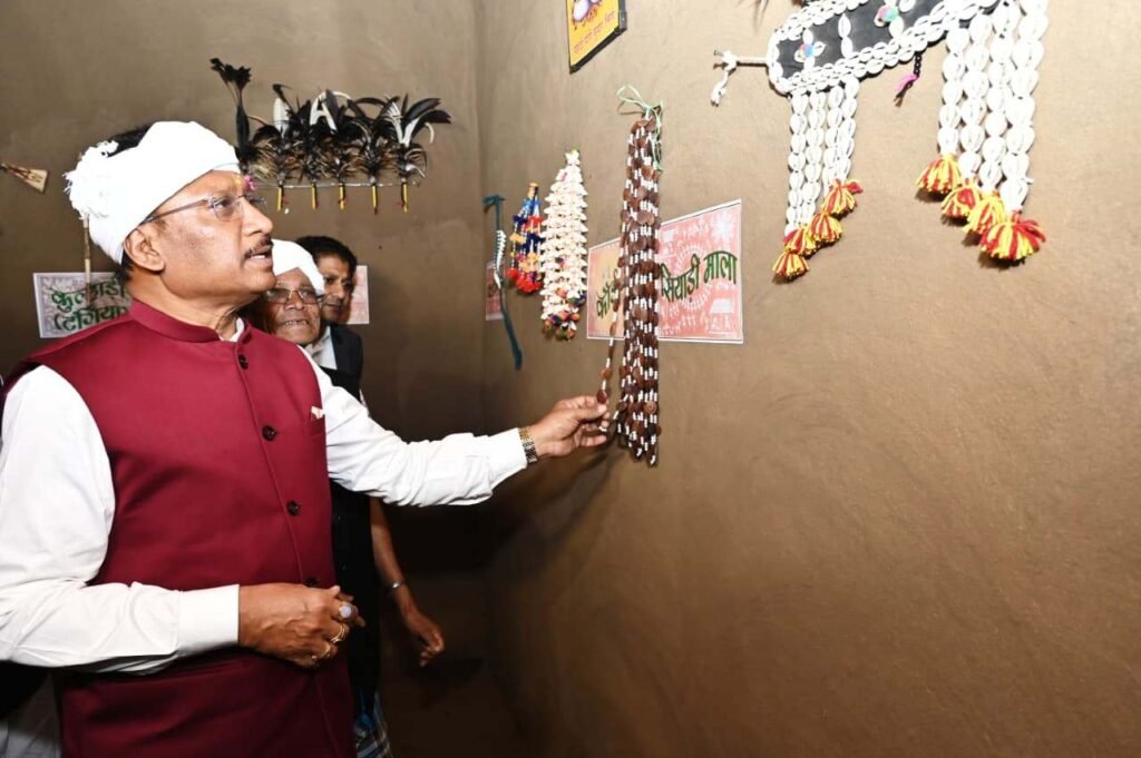 गढ़बेंगाल घोटुल: मुख्यमंत्री साय ने नई पीढ़ी को अपनी जड़ों से जोड़ने का किया भरोसा, आदिवासी संस्कृति का किया संरक्षण 4 1003292357