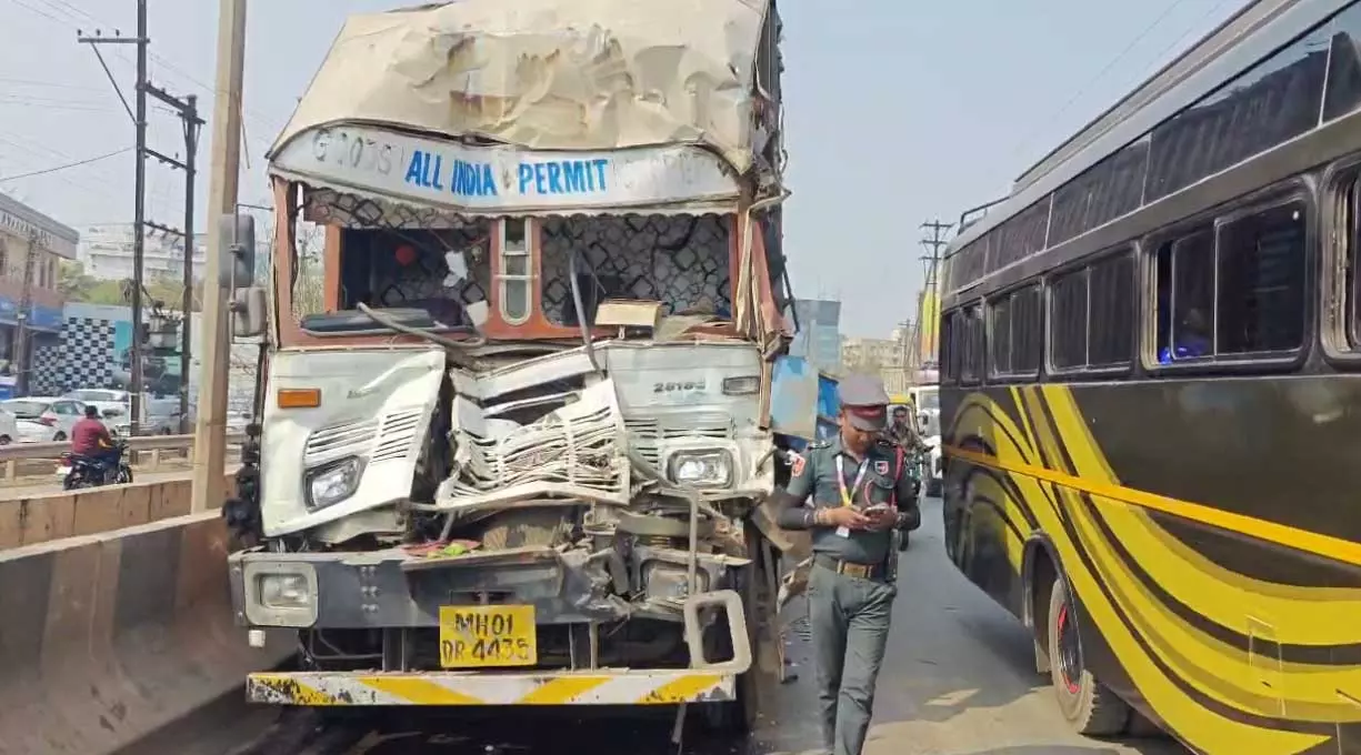 रायपुर में देर रात बड़ा सड़क हादसा: मैग्नेटो मॉल के सामने कंटेनर ने डंपर को मारी टक्कर, चालक-क्लीनर गंभीर 1 5181125 untitled 38 copy