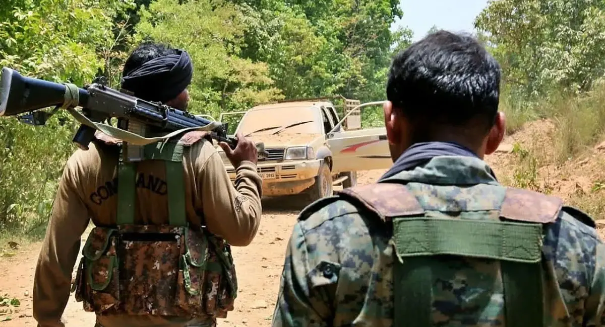 छत्तीसगढ़-महाराष्ट्र बॉर्डर पर बड़ा नक्सल एनकाउंटर: नेशनल पार्क एरिया कमेटी चीफ दिलीप वेंडजा ढेर, साथी समेत 2 AK-47 बरामद 1 Bijapur Naxal Encounter