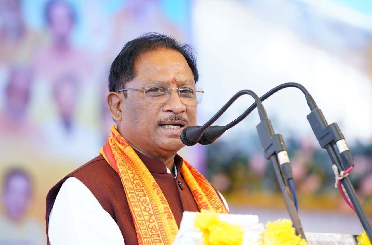 सिरकट्टी धाम में लहराई धर्मध्वजा, आध्यात्मिक चेतना से गूंज उठा छत्तीसगढ़ — रामजानकी मंदिर को बताया आस्था और एकता का महापीठ, मुख्यमंत्री विष्णु देव साय ने प्रदेश की सुख-समृद्धि की कामना की 1 IMG 20260107 WA0070