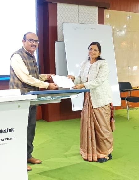 CG में ई-ऑफिस से बदली अफसरशाही की तस्वीर! विष्णुदेव साय सरकार में पारदर्शिता और तेज फैसलों को मिला नया मुकाम 1 IMG 20260108 WA0004